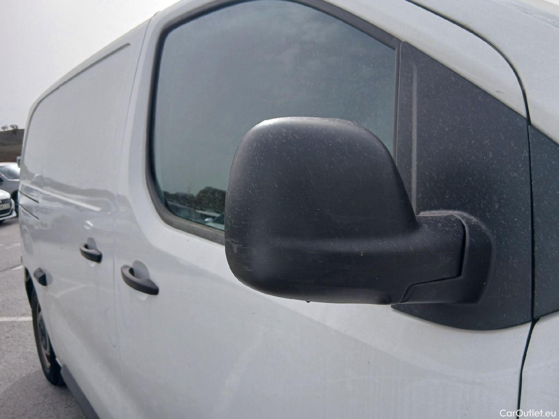  Opel  Vivaro OPEL  / 2019 / 4P / furgón 1.5 Diésel 74kW(100CV)M Std Exp #39