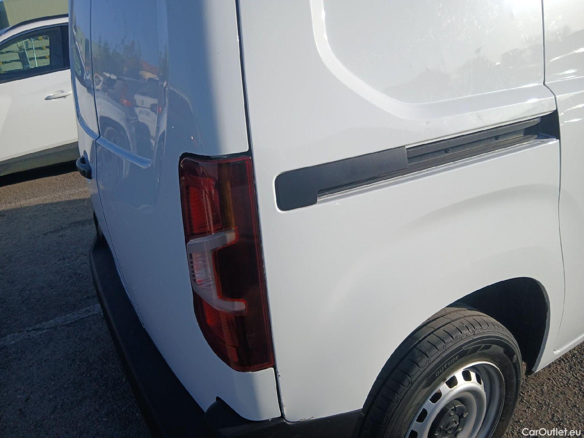  Opel  Combo OPEL  / 2018 / 3P / furgón derivado de turismo 1.5 TD 75kW (100CV) Express L H1 650kg #17