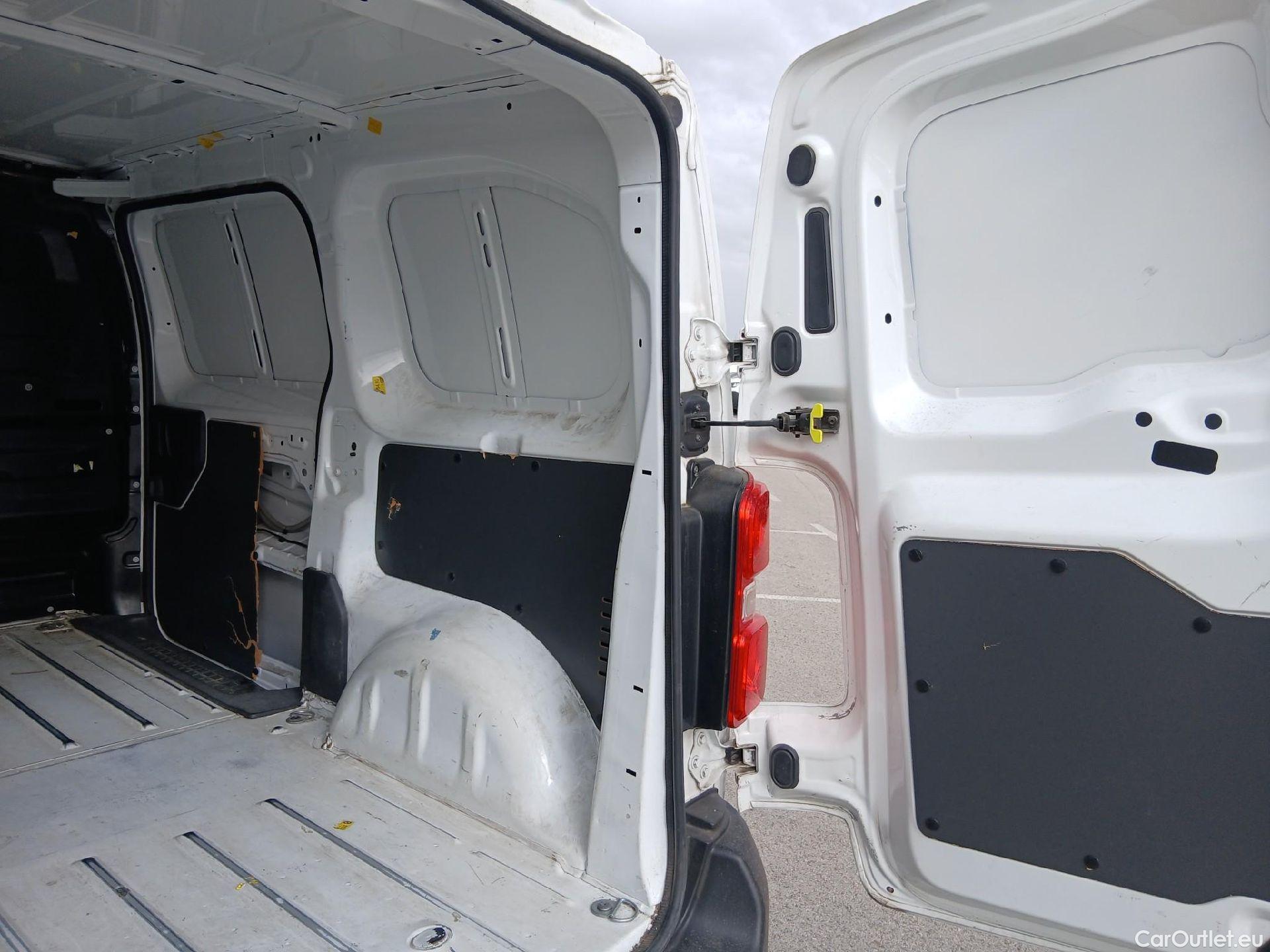  Opel  Vivaro OPEL  / 2019 / 4P / furgón 1.5 Diésel 74kW(100CV)M Std Exp #24