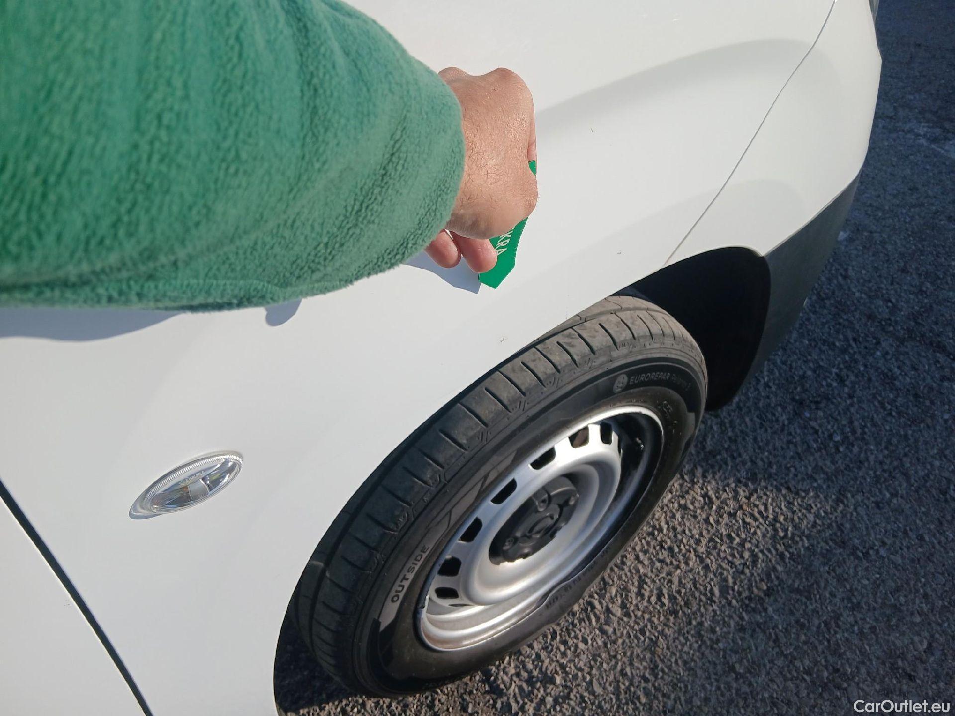  Opel  Combo OPEL  / 2018 / 3P / furgón derivado de turismo 1.5 TD 75kW (100CV) Express L H1 650kg #23