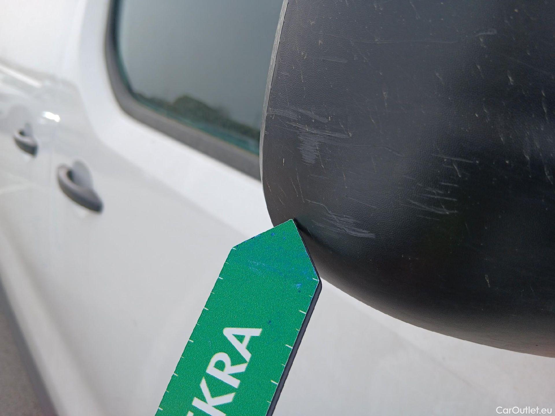  Opel  Vivaro OPEL  / 2019 / 4P / furgón 1.5 Diésel 74kW(100CV)M Std Exp #40