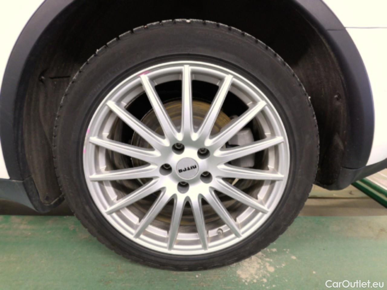  Tesla  Model Y  Long-Range AWD #12