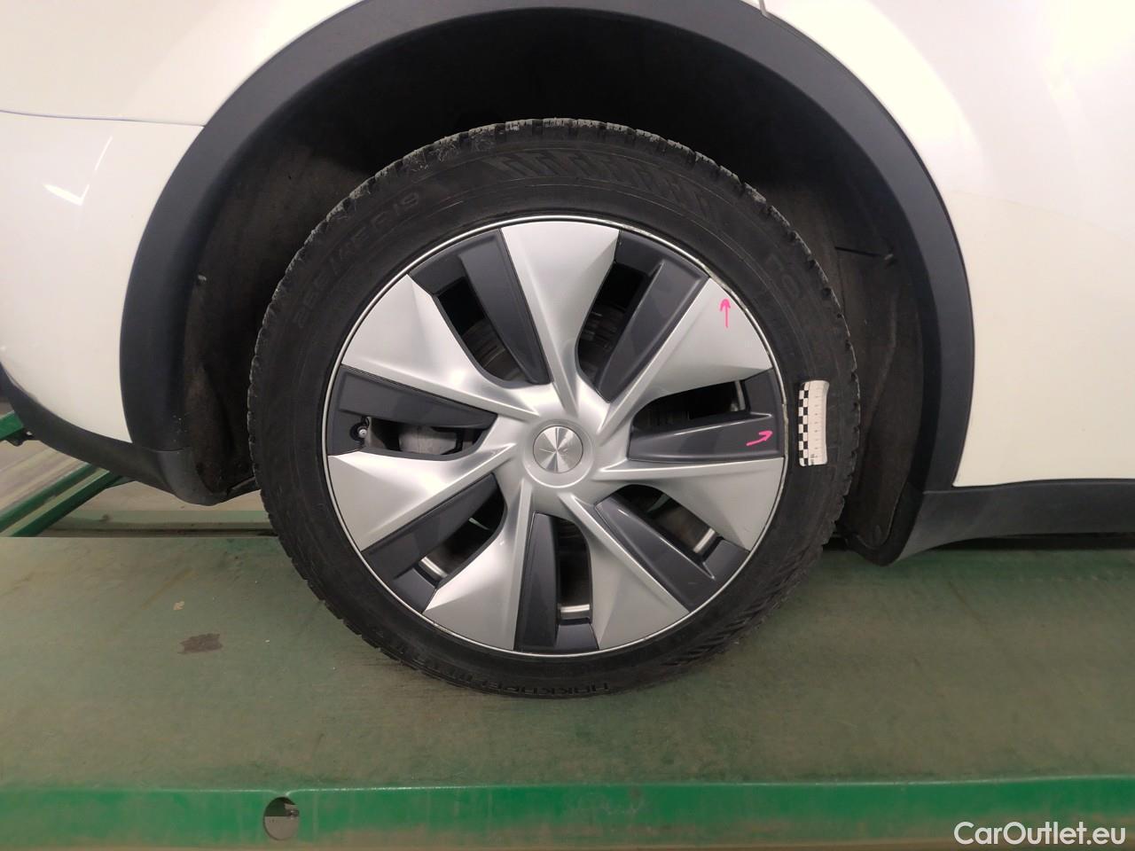  Tesla  Model Y  Long-Range AWD #16