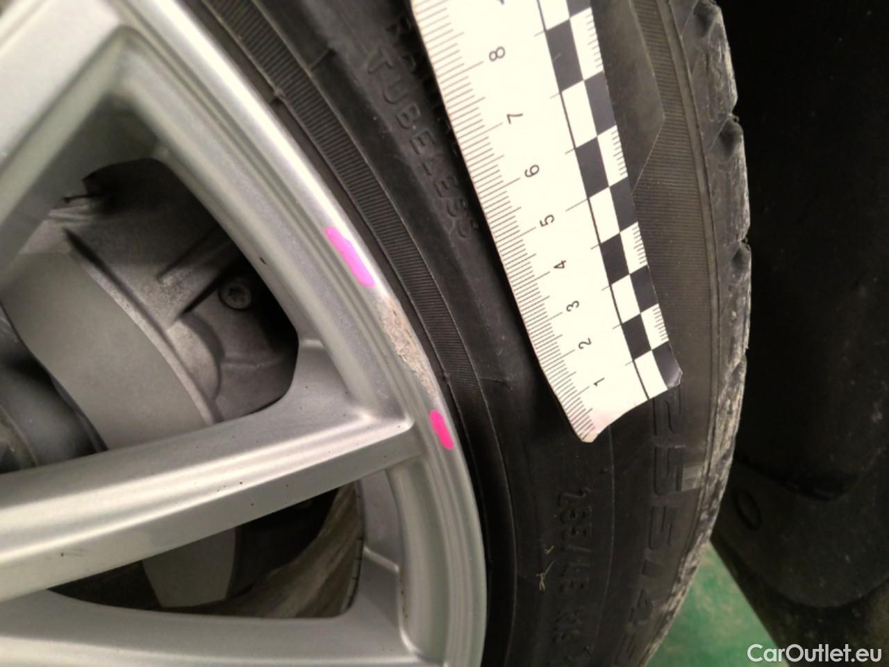  Tesla  Model Y  Long-Range AWD #15