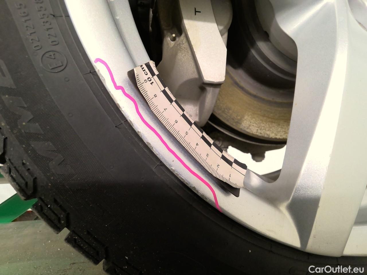  Tesla  Model 3  DualM. Long-Range AWD #17