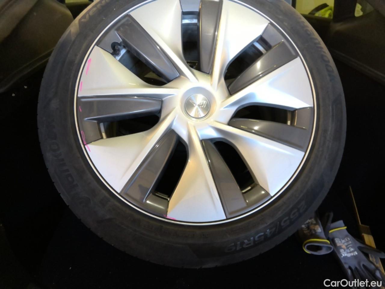  Tesla  Model Y  Long-Range AWD #9