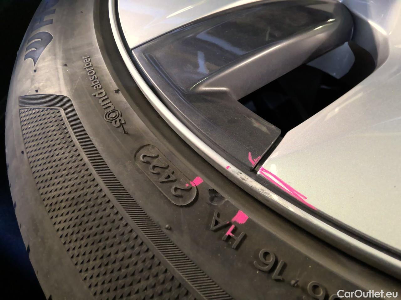  Tesla  Model Y  Long-Range AWD #7