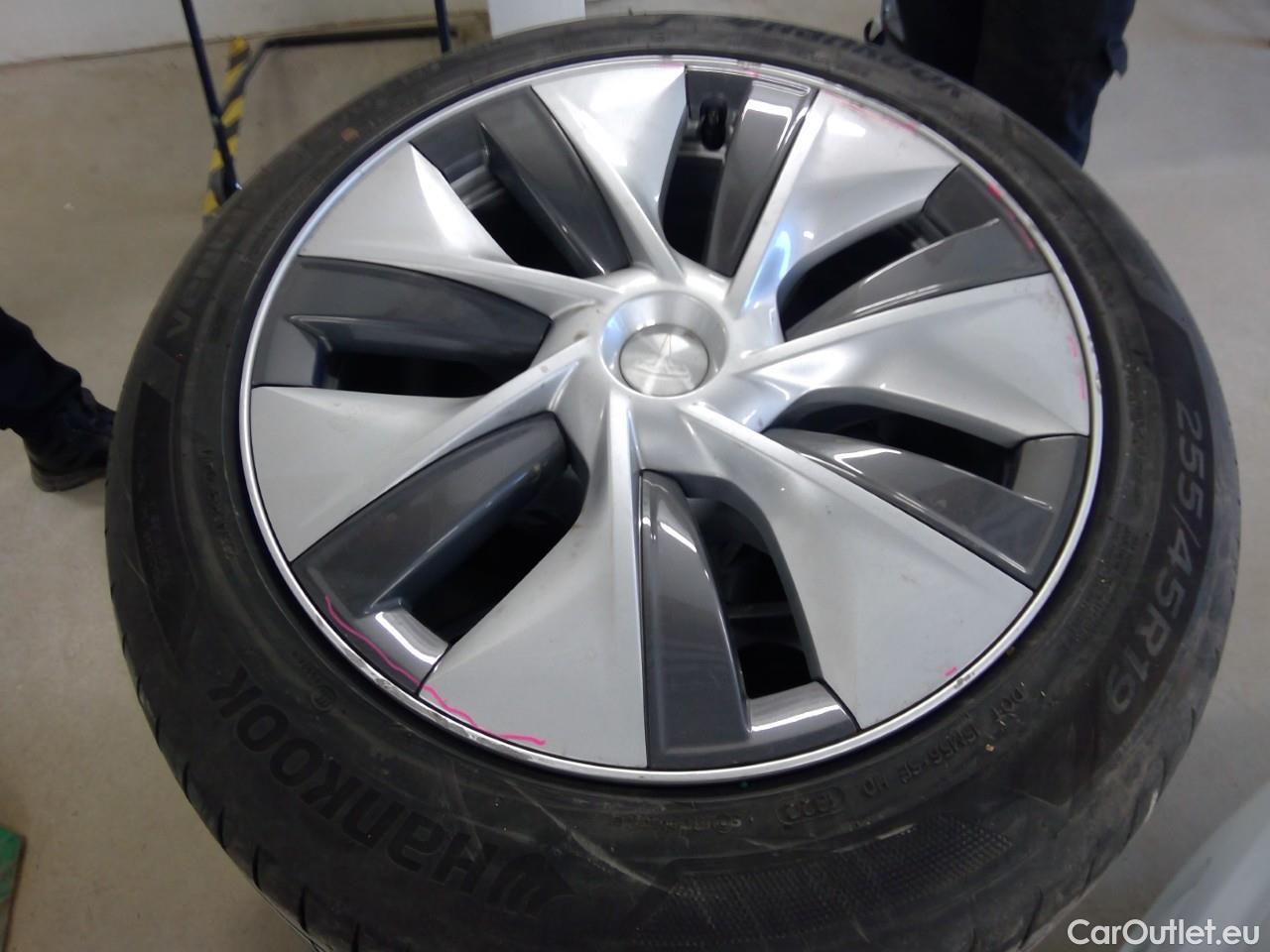  Tesla  Model Y  75kWh Long-Range AWD #40