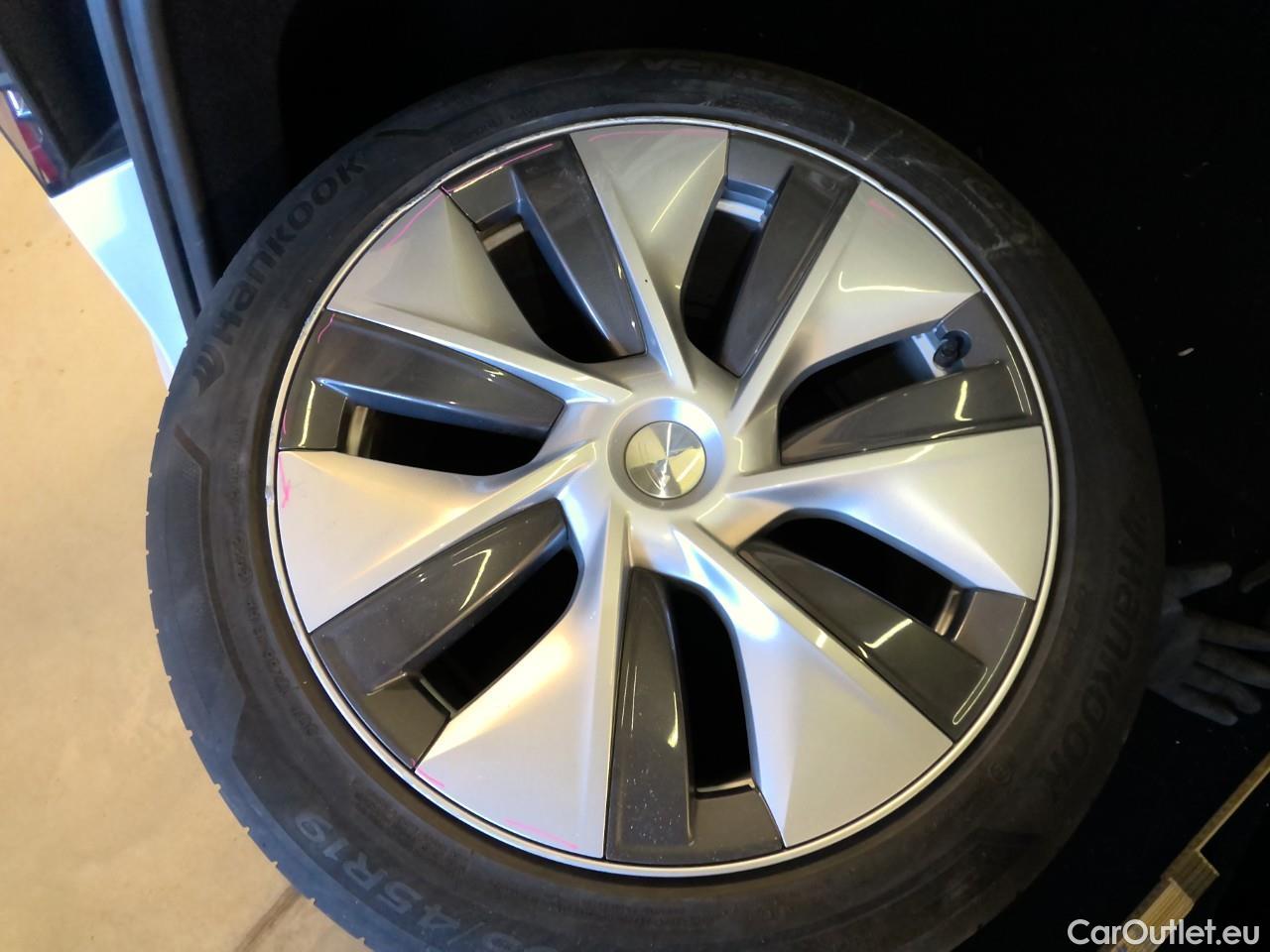  Tesla  Model Y  Long-Range AWD #6