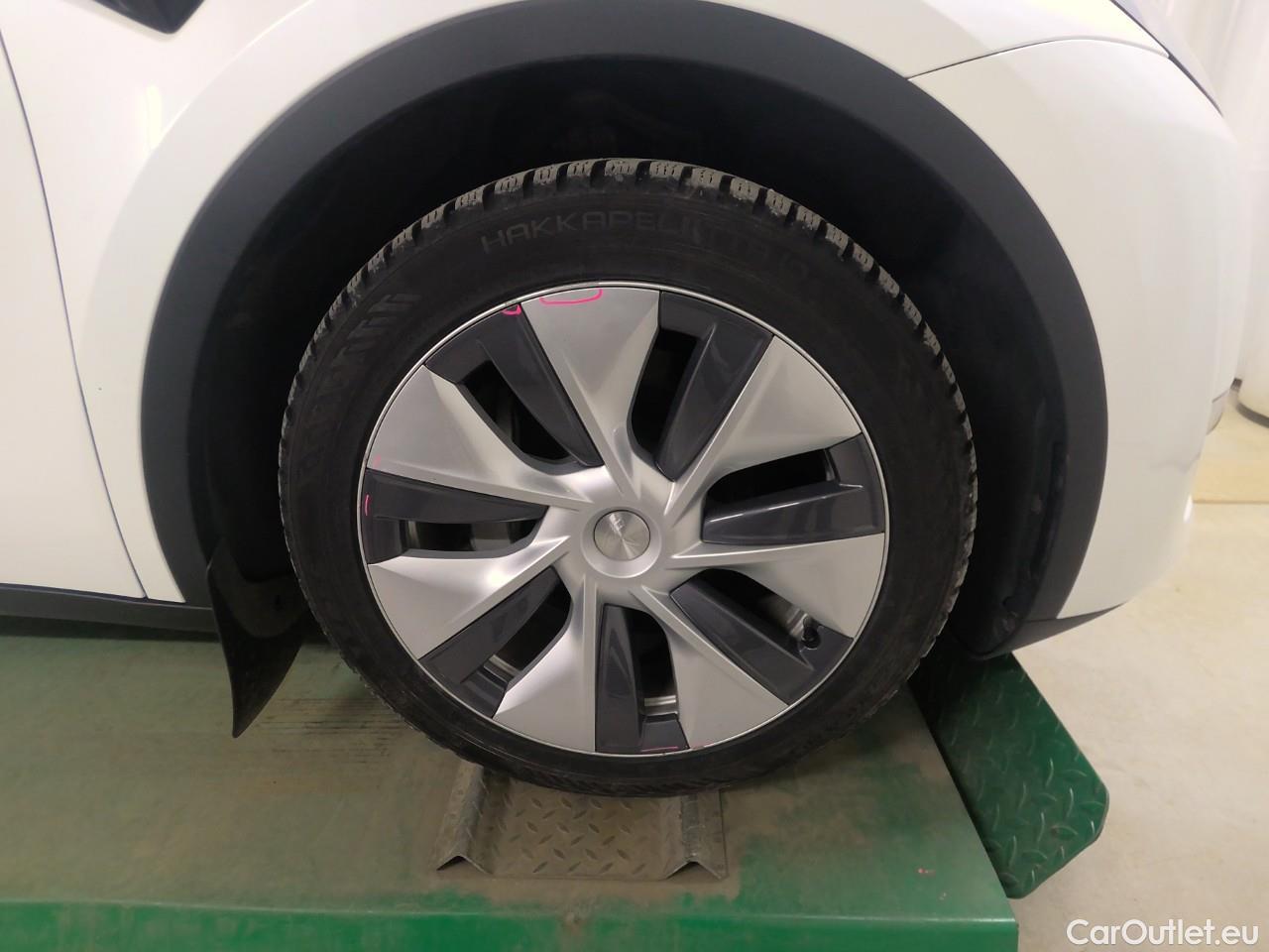  Tesla  Model Y  Long-Range AWD #14