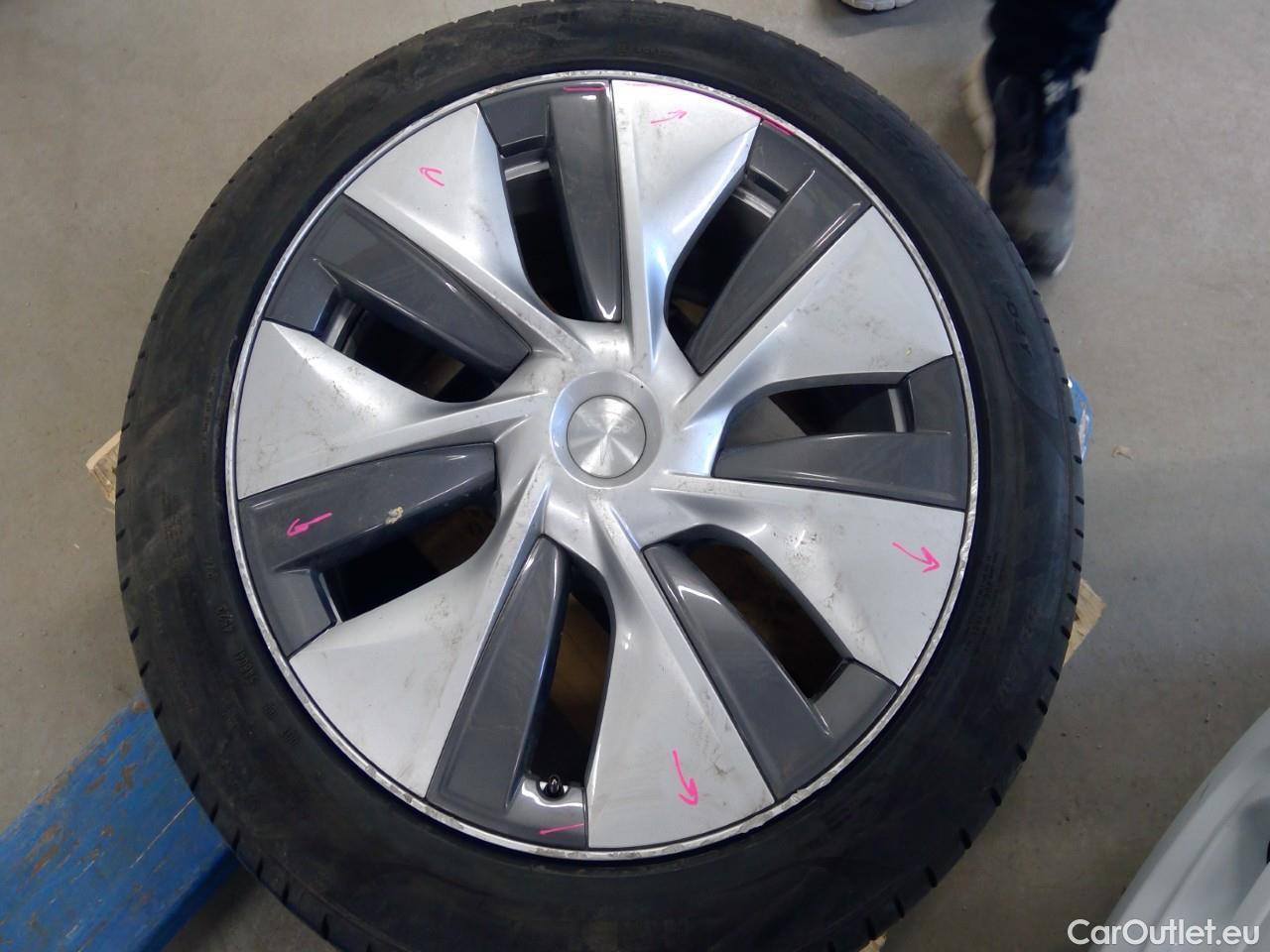  Tesla  Model Y  75kWh Long-Range AWD #42