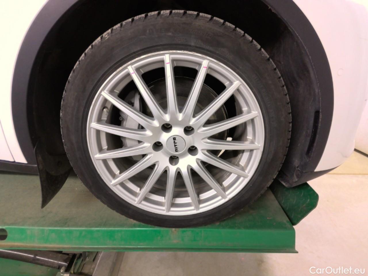  Tesla  Model Y  Long-Range AWD #19