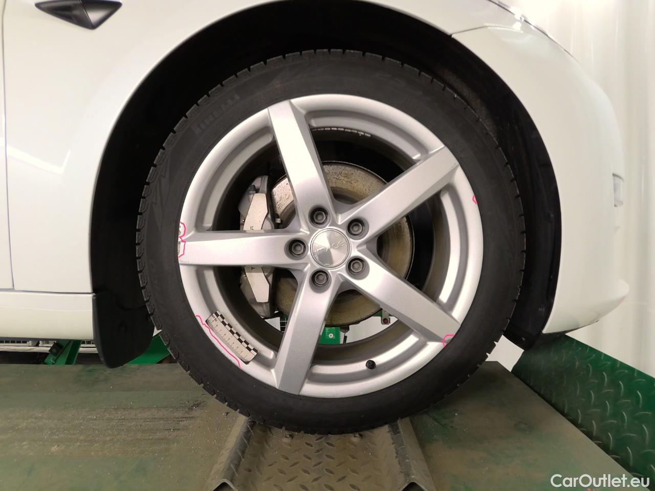  Tesla  Model 3  DualM. Long-Range AWD #18