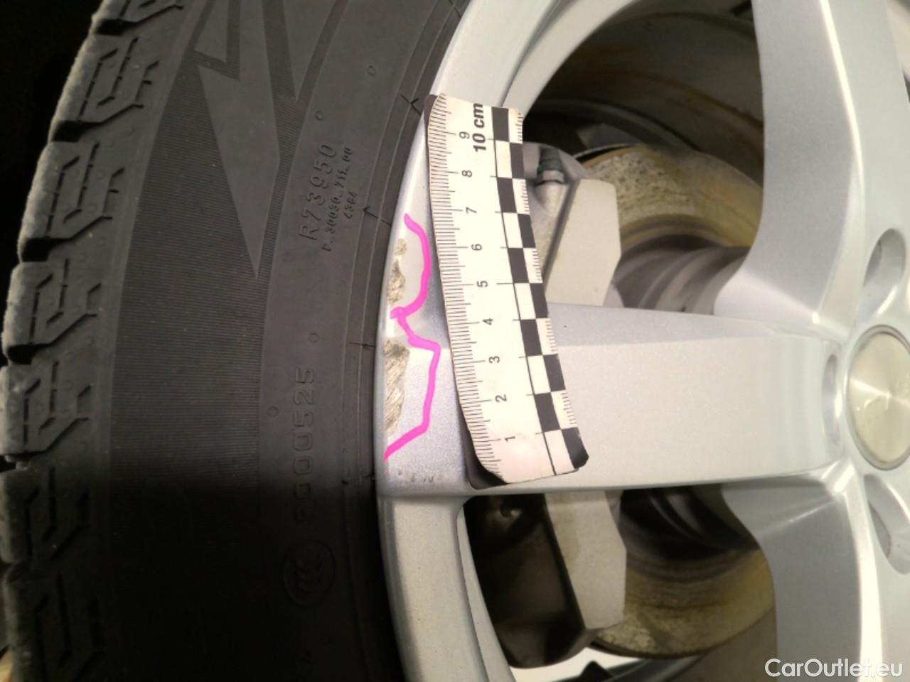  Tesla  Model 3  DualM. Long-Range AWD #19