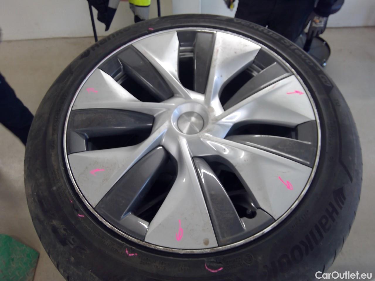  Tesla  Model Y  75kWh Long-Range AWD #39