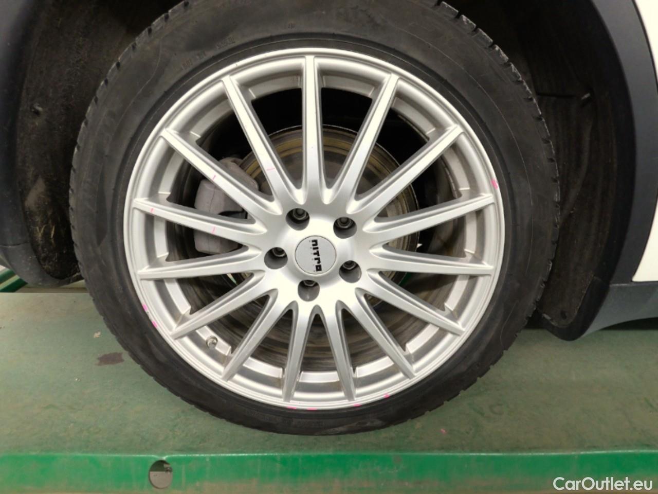  Tesla  Model Y  Long-Range AWD #16