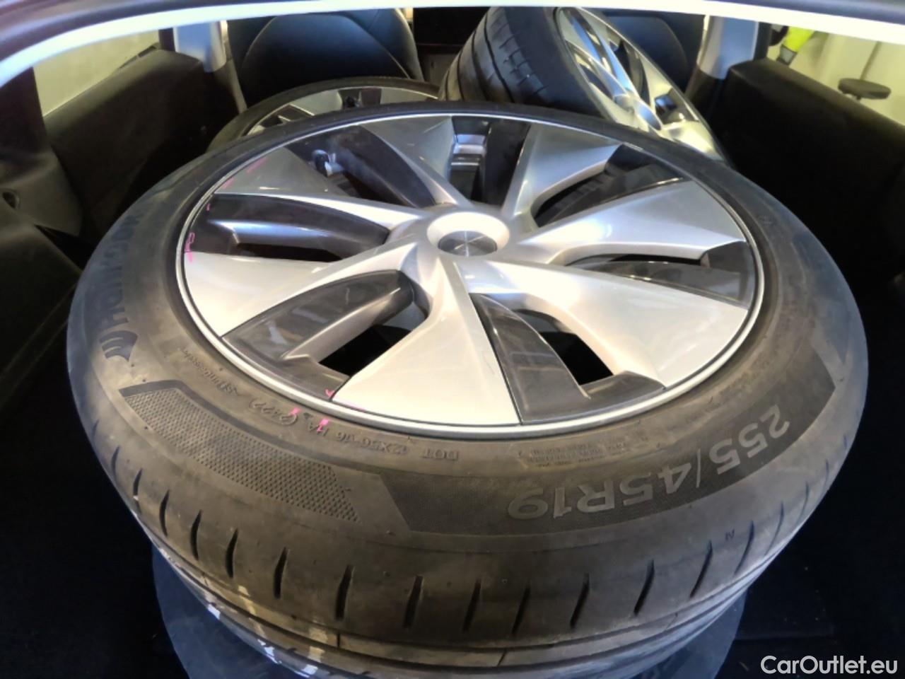  Tesla  Model Y  Long-Range AWD #8