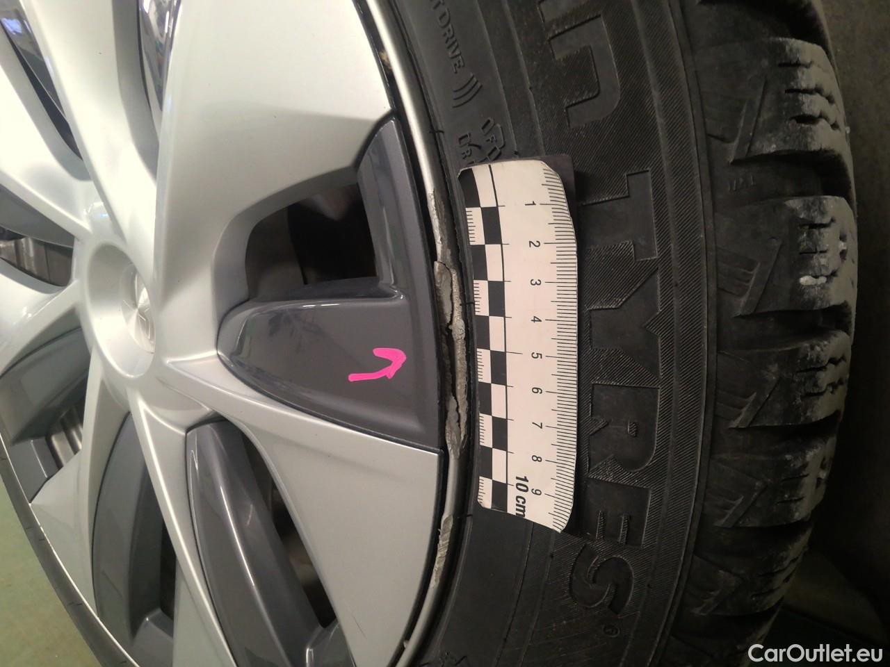  Tesla  Model Y  Long-Range AWD #15