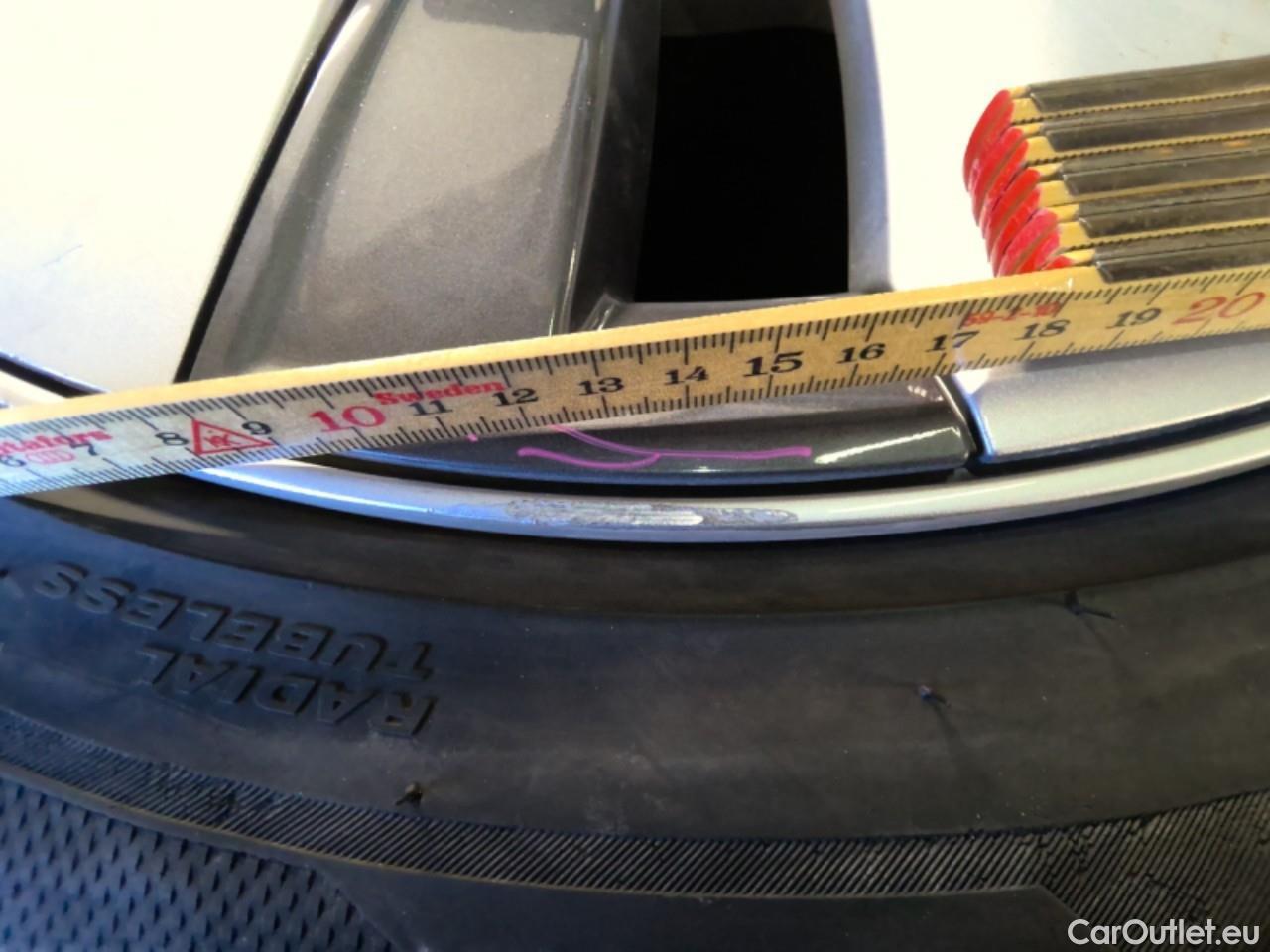  Tesla  Model Y  Long-Range AWD #3