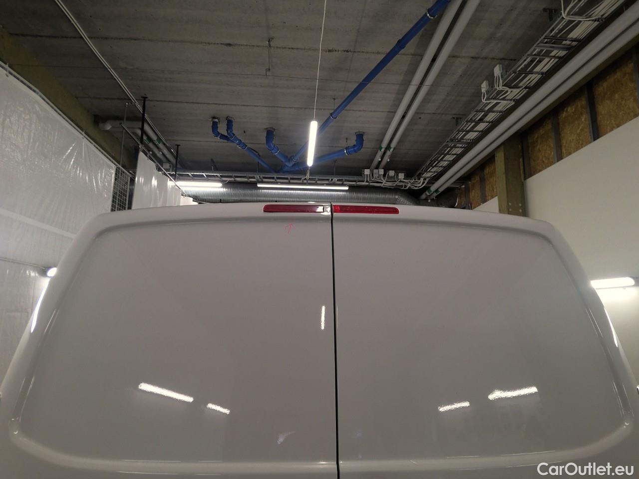  Volkswagen  Transporter T6 TDI 150 28 L2H1 A CV 4M #33