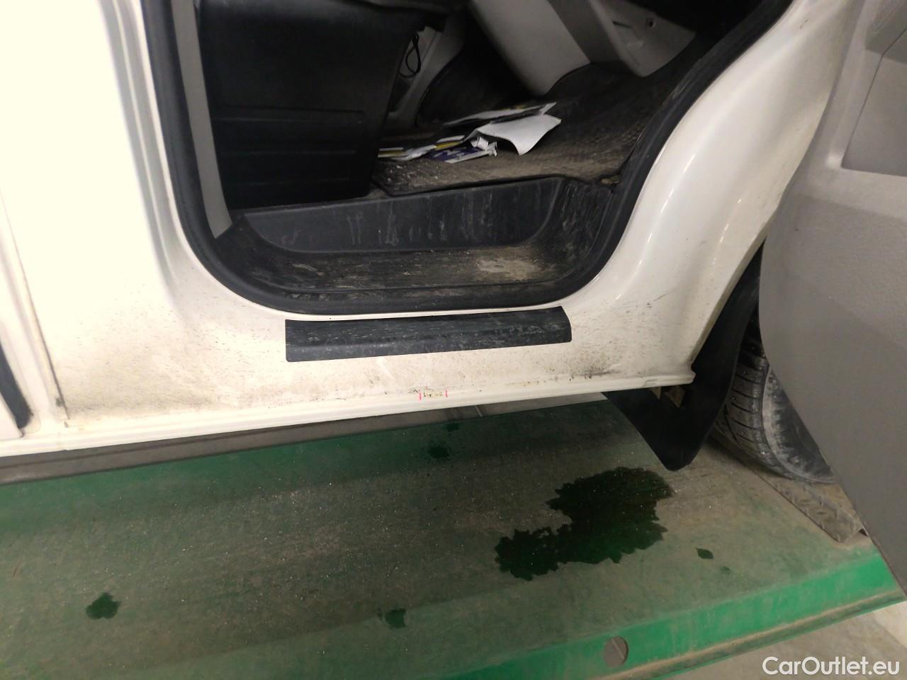  Volkswagen  Transporter T6 TDI 150 28 L2H1 A CV 4M #10