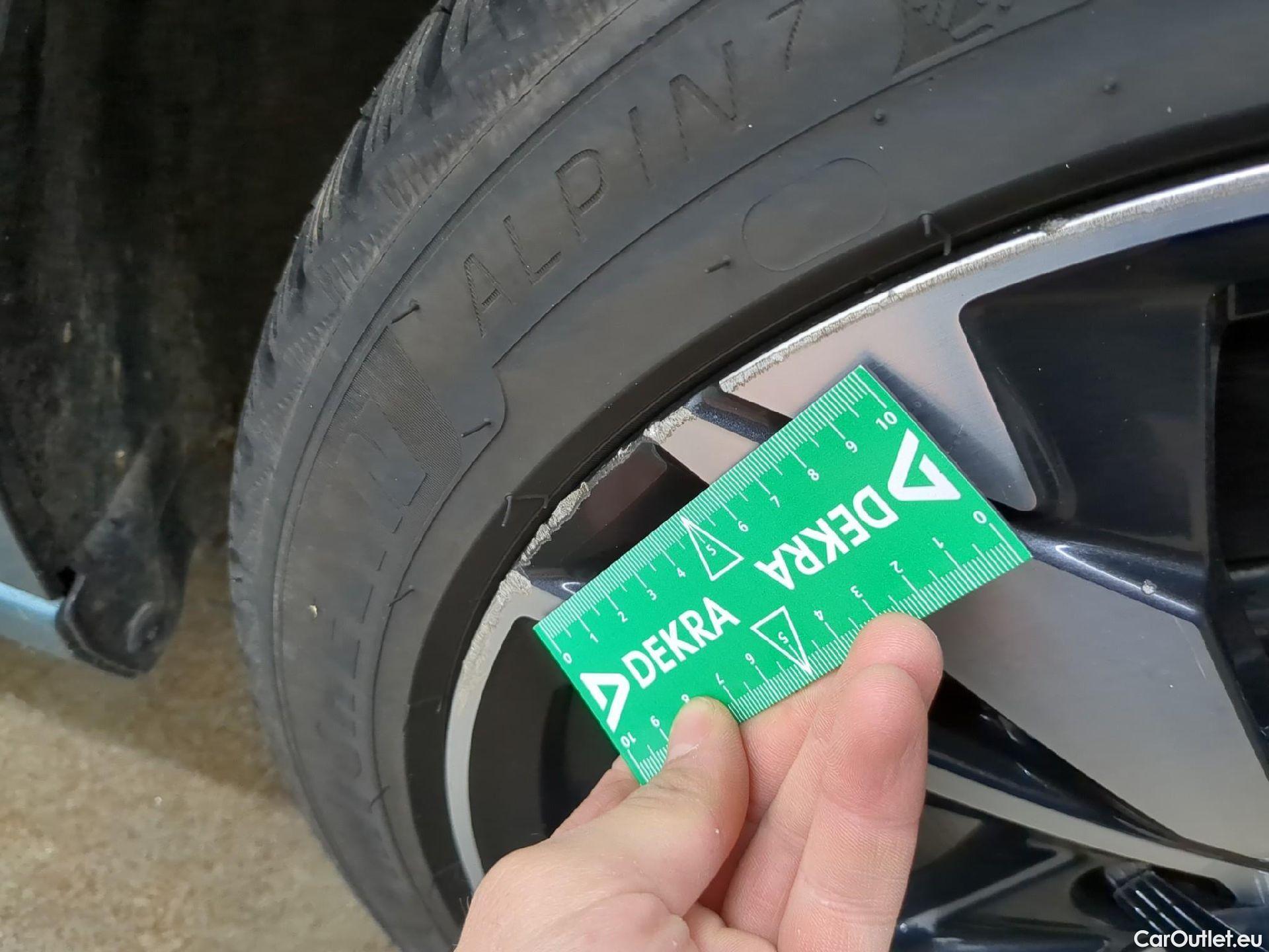  Peugeot  308 PEUGEOT  SW / 2021 / 5P / Break PureTech 130 S&S EAT 8 ALLURE #4