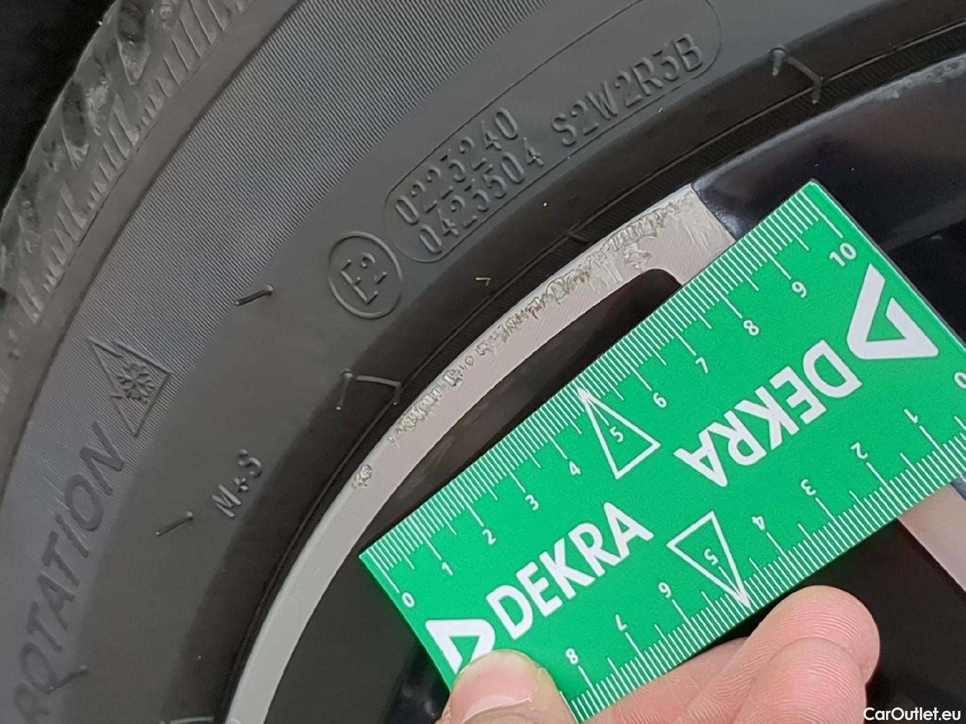  Peugeot  308 PEUGEOT  SW / 2021 / 5P / Break PureTech 130 S&S EAT 8 ALLURE #11