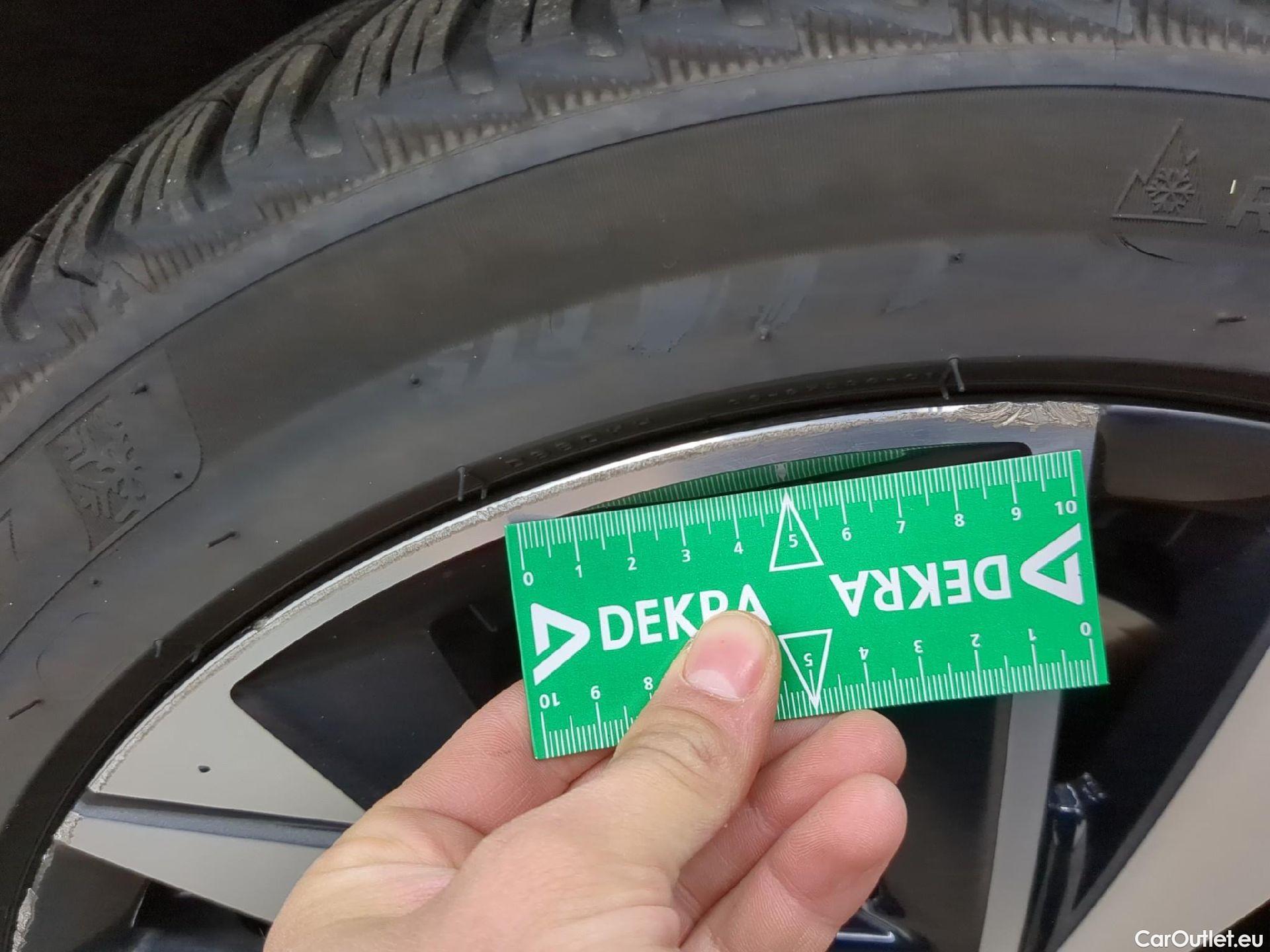  Peugeot  308 PEUGEOT  SW / 2021 / 5P / Break PureTech 130 S&S EAT 8 ALLURE #3