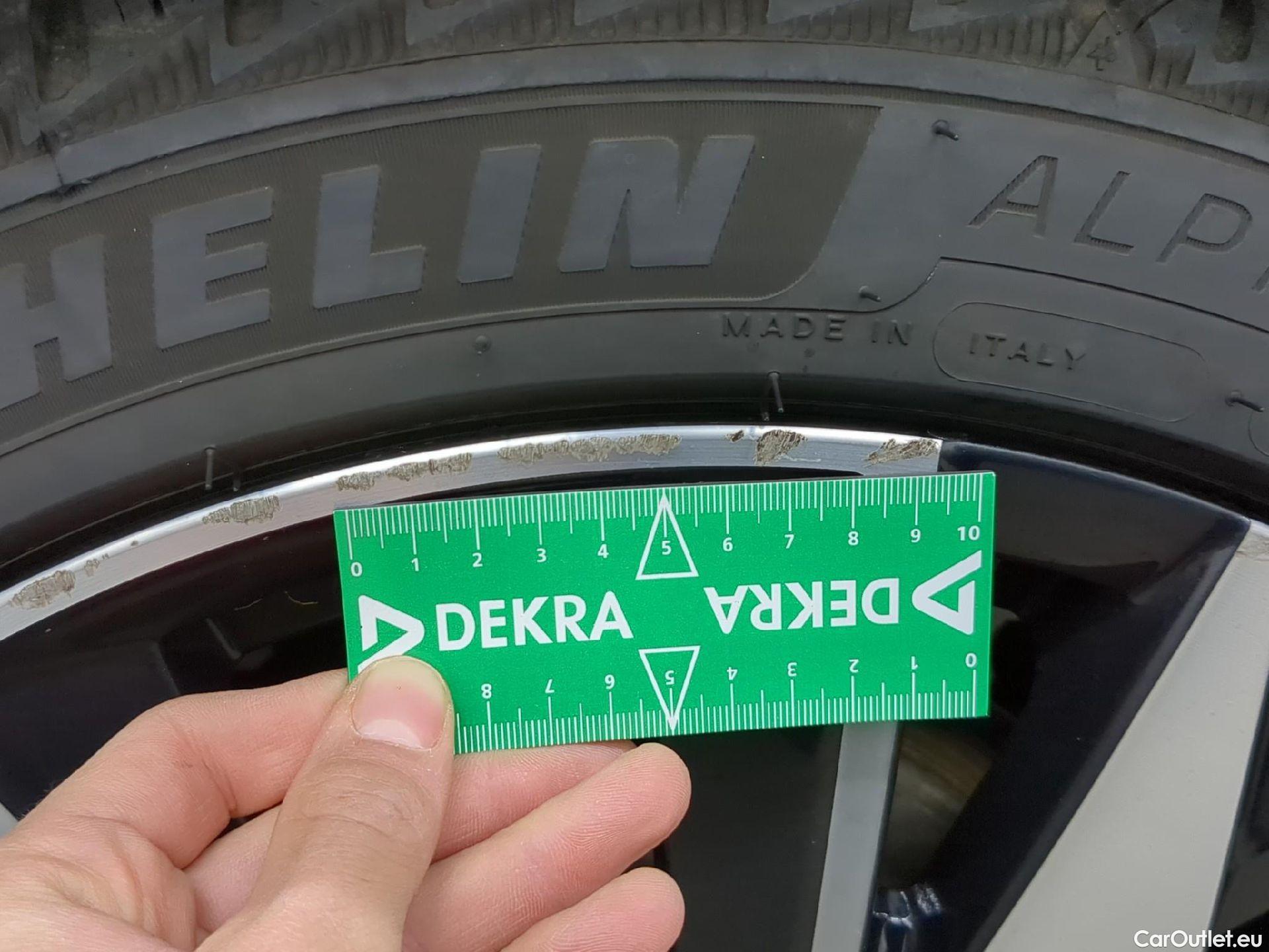  Peugeot  308 PEUGEOT  SW / 2021 / 5P / Break PureTech 130 S&S EAT 8 ALLURE #12