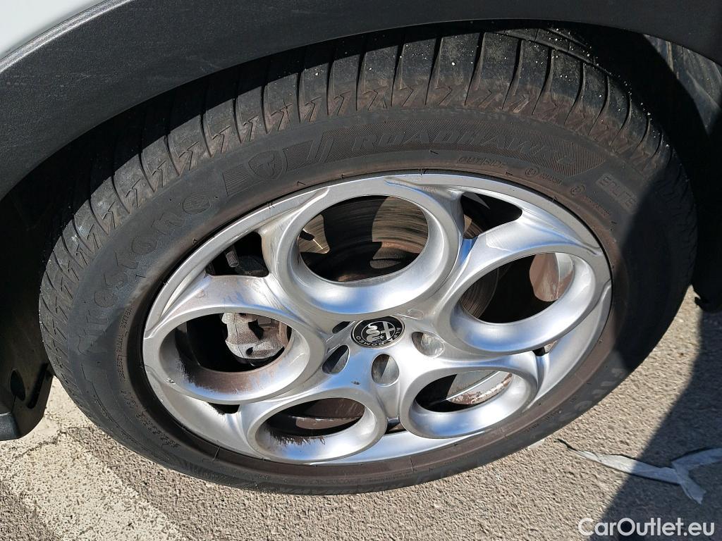  Alfa Romeo  TONALE Alfa Romeo  / 2022 / 5P / todoterreno 1.5 MHEV GASOLINA 130 CV SPRINT FWD #21