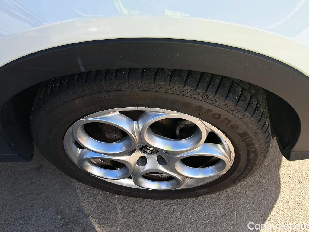  Alfa Romeo  TONALE Alfa Romeo  / 2022 / 5P / todoterreno 1.5 MHEV GASOLINA 130 CV SPRINT FWD #9