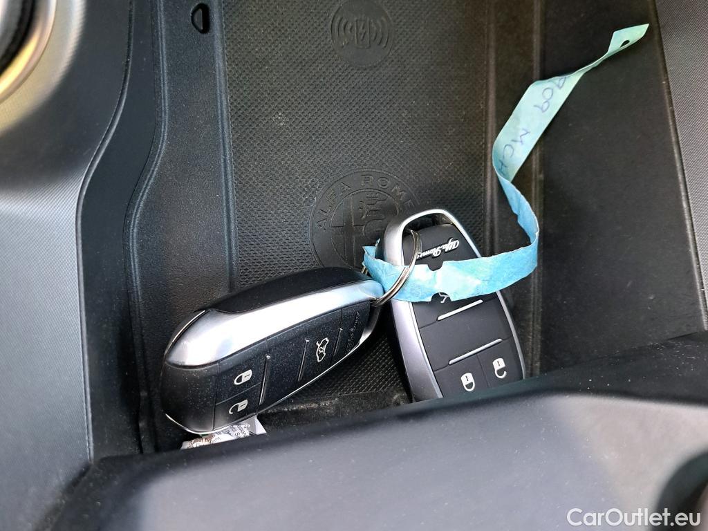  Alfa Romeo  TONALE Alfa Romeo  / 2022 / 5P / todoterreno 1.5 MHEV GASOLINA 130 CV SPRINT FWD #11