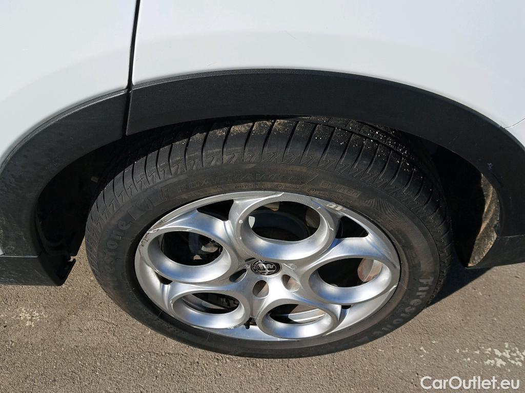  Alfa Romeo  TONALE Alfa Romeo  / 2022 / 5P / todoterreno 1.5 MHEV GASOLINA 130 CV SPRINT FWD #5