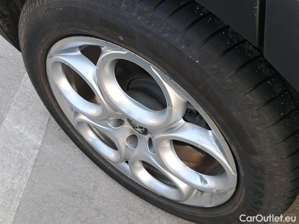  Alfa Romeo  TONALE Alfa Romeo  / 2022 / 5P / todoterreno 1.5 MHEV GASOLINA 130 CV SPRINT FWD #7