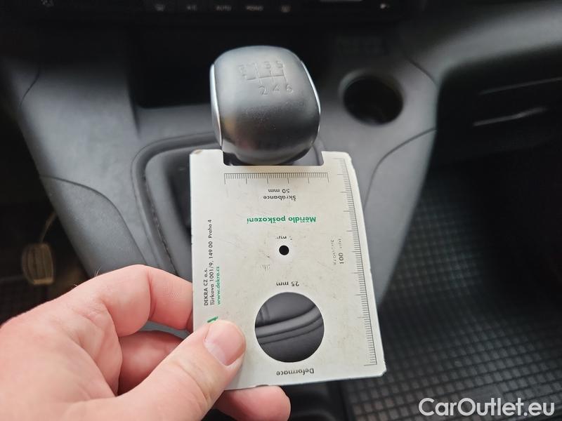  Opel  Combo  Life (E)  (2018) Com.L.1.5D 96 Elegance Plus 5d #12