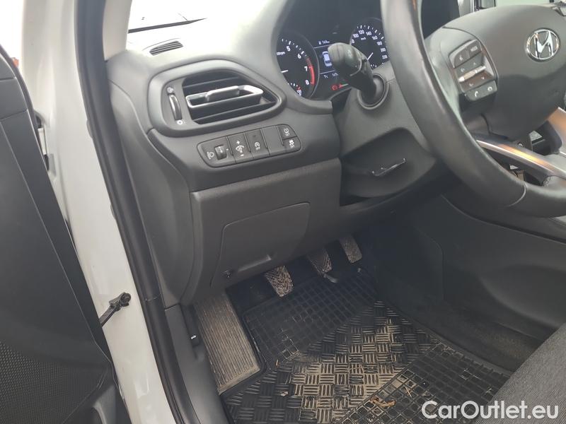  Hyundai  i30   cw (PD)(2017->)  kom.1.0TGDI 120 Smart #15