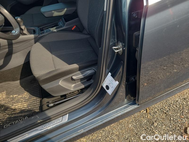  Skoda  Octavia  Combi (NX3)(2020) Oct.Combi 1.5TSI 110 Style #15