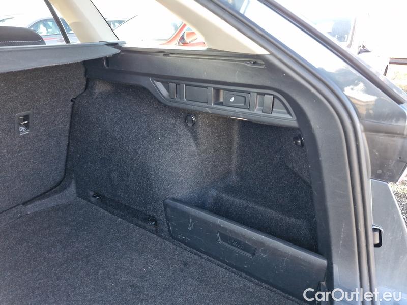  Skoda  Octavia  Lim. (NX3)(2020) Oct.Combi 2.0TDI 85 Style #7