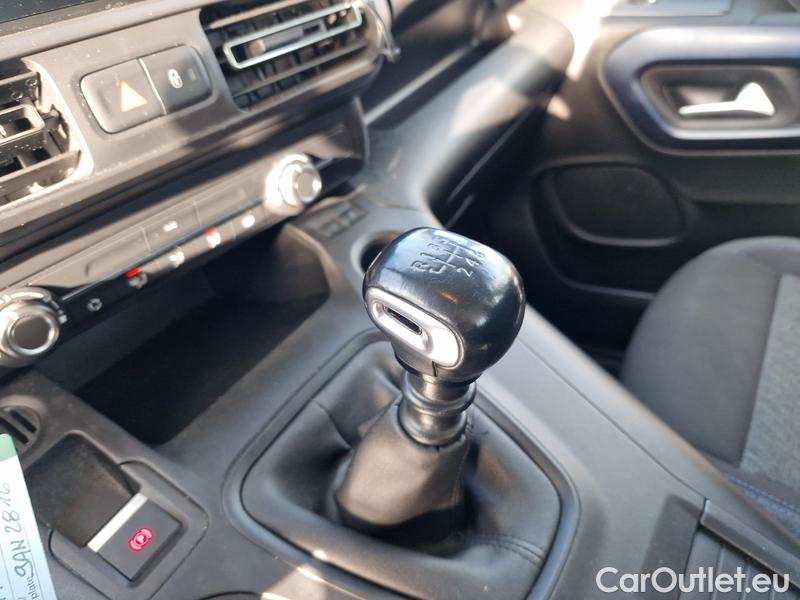  Peugeot  RIFTER   (06.2018->)  1.5BHDi 130 Allure #16