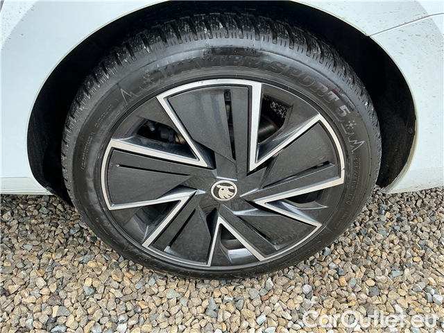  Skoda  Superb Supe.com.2.0TDI 147 Style Aut #8