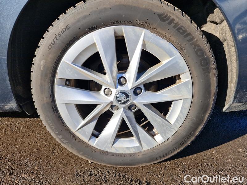  Skoda  Octavia  Lim. (NX3)(2020) Oct.Combi 2.0TDI 85 Style #4