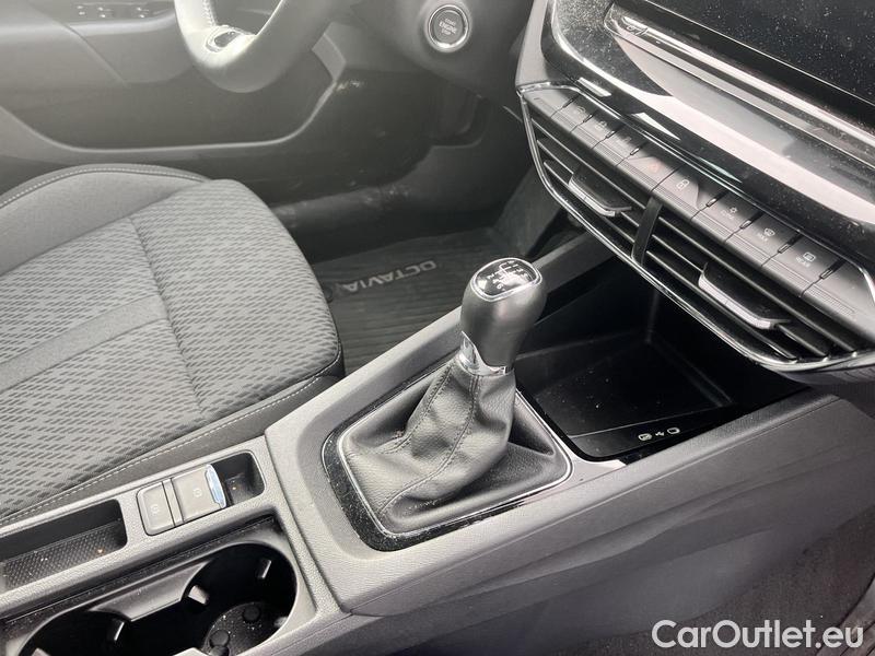  Skoda  Octavia  Combi (NX3)(2020) Oct.Combi 1.5TSI 110 Style #12