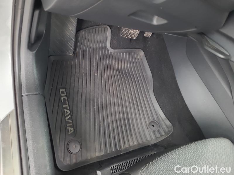  Skoda  Octavia  Combi (NX3)(2020) Oct.Com.1.5 e-TEC 110 Style AT #4