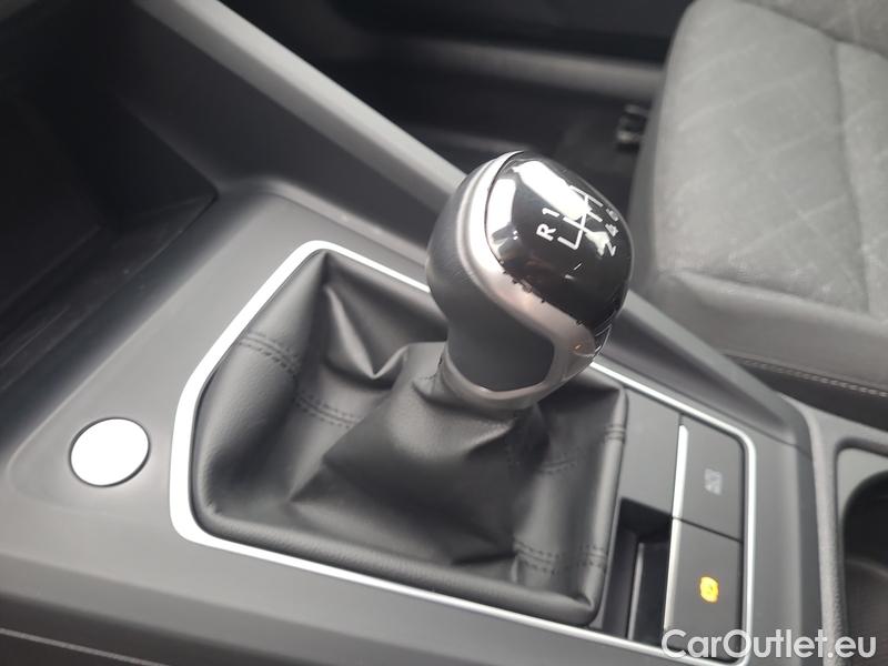  Volkswagen  Golf  VIII Variant (CG5) 2020 Var.1.5 TSI 96 Life #9