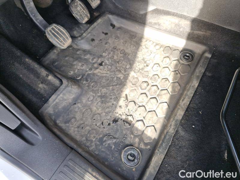  Peugeot  RIFTER   (06.2018->)  1.5BHDi 130 Allure #17