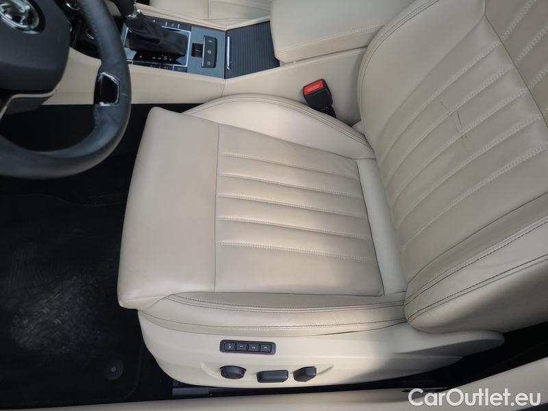  Skoda  Superb  (3V3)(2015) Supe.2.0TDI 147 Style 4x4 Aut #10