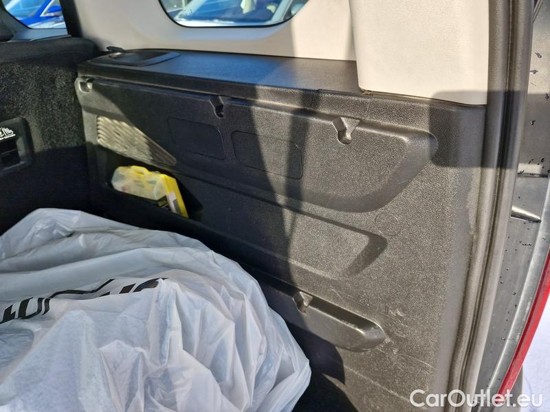  Peugeot  RIFTER   (06.2018->)  1.5BHDi 130 Allure #21