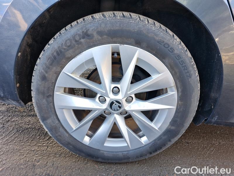  Skoda  Octavia  Lim. (NX3)(2020) Oct.Combi 2.0TDI 85 Style #10