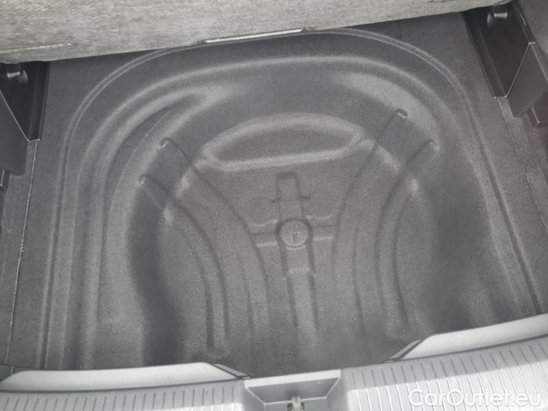  Volkswagen  Golf  VIII Variant (CG5) 2020 Var.1.5 TSI 96 Life #6