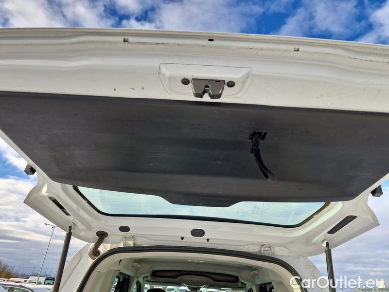  Peugeot  RIFTER   (06.2018->)  1.5BHDi 130 Allure #19